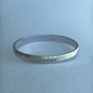 Monet vintage 1970’s silver toned bangle bracelet